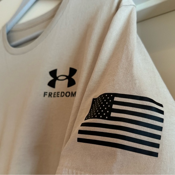 UA Under Armour Short Sleeve Men's Tee Freedom Flag Shirt XL Extra Large - Picture 2 of 4